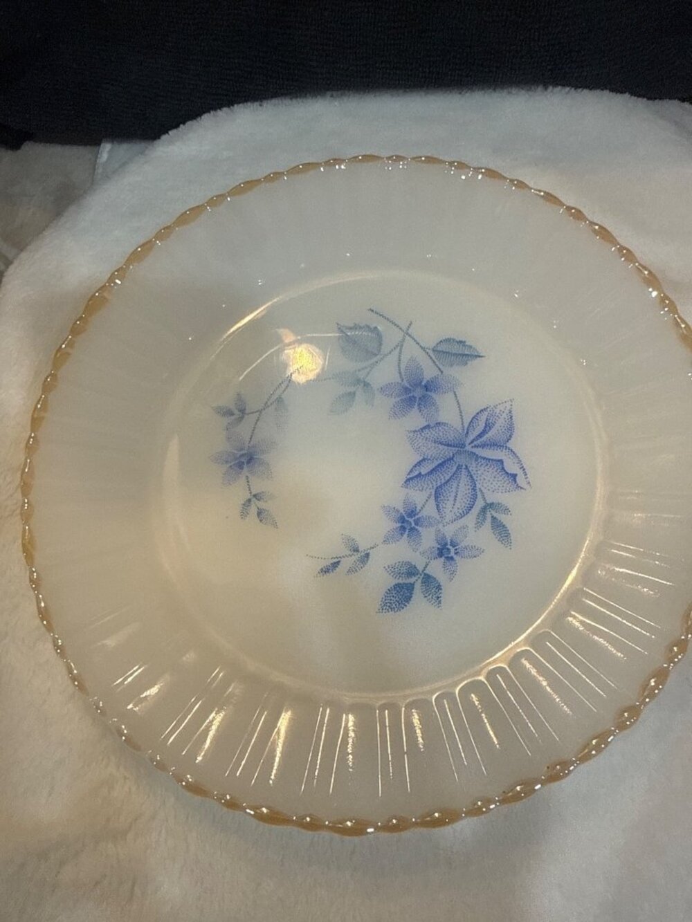 vintage Termocrisa Mexico milk glass plate (1) 9” "Blue Dot Floral"